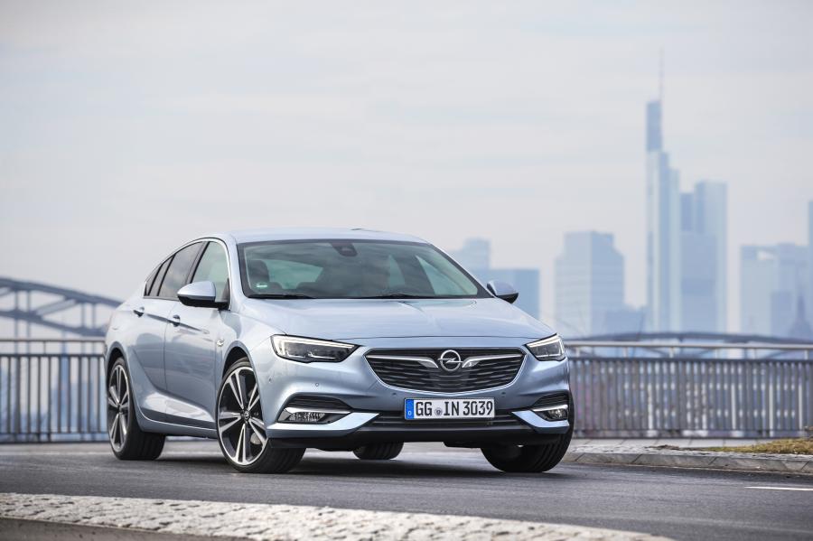  Opel Insignia Grand Sport Turbo D 2017 года  (фото 12 из 29)
